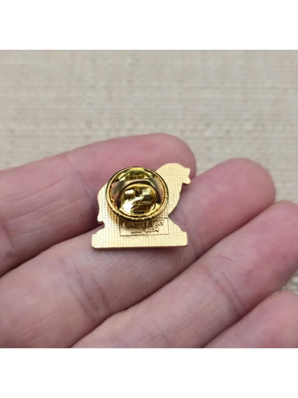 Vintage Gold Tone Black Newfoundland Dog Breed Souvenir Enamel Lapel Pin A8463